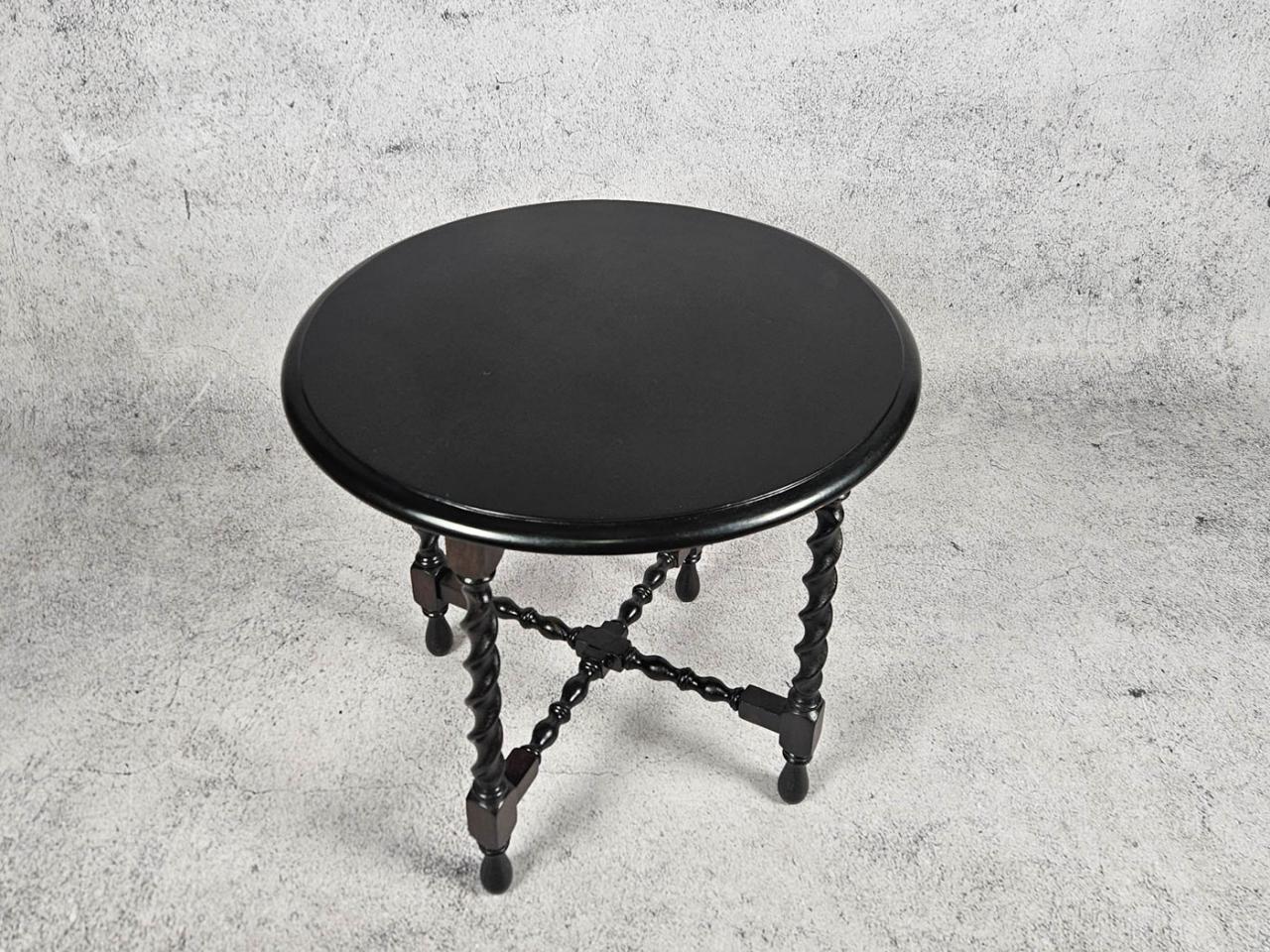 SMALL TABLE