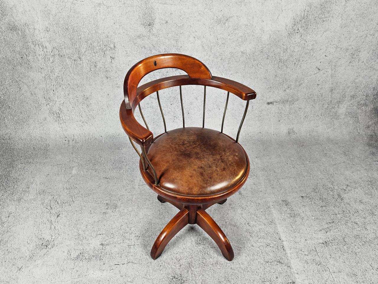 SWIVEL OFFICE CHAIR