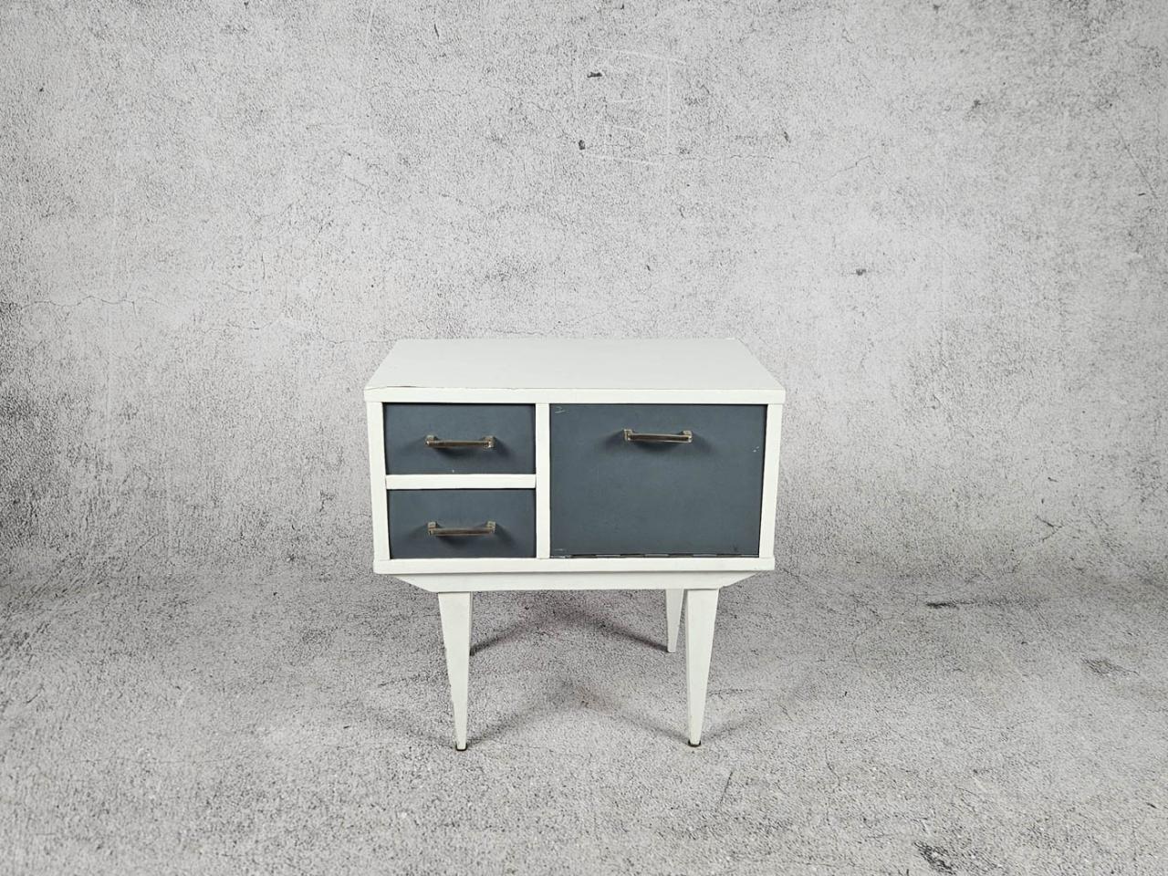 BEDSIDE CABINET