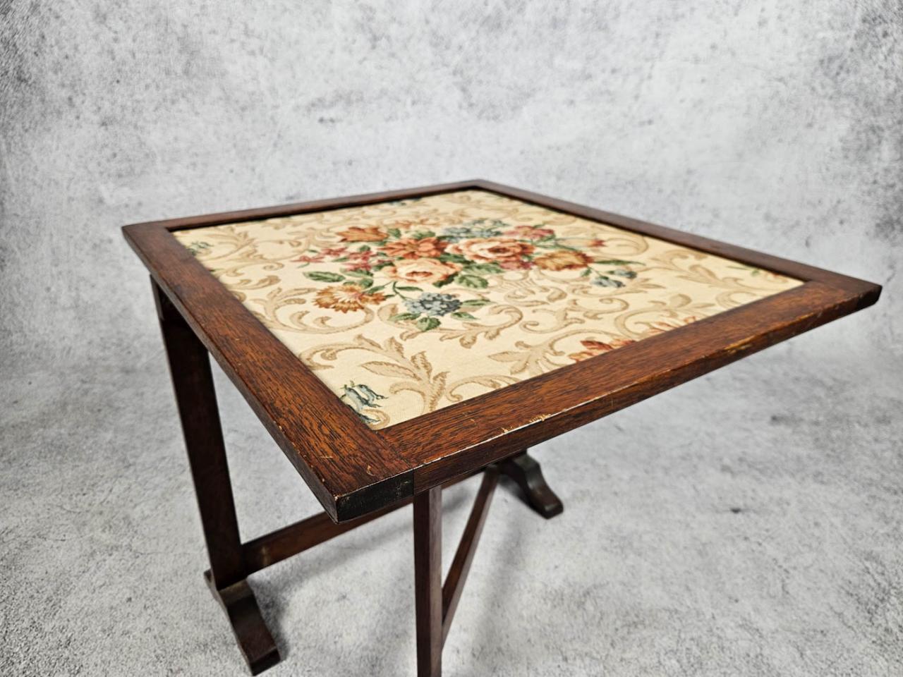 SMALL TABLE
