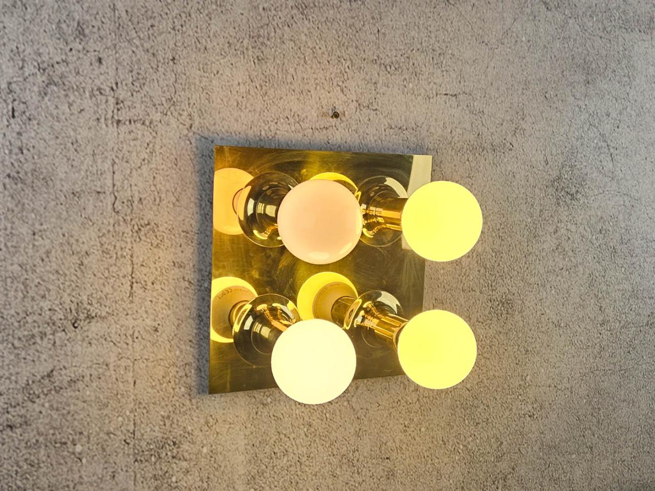 CEILING LIGHT