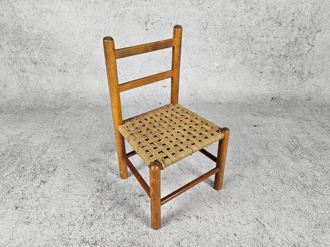 CHILD'S CHAIR