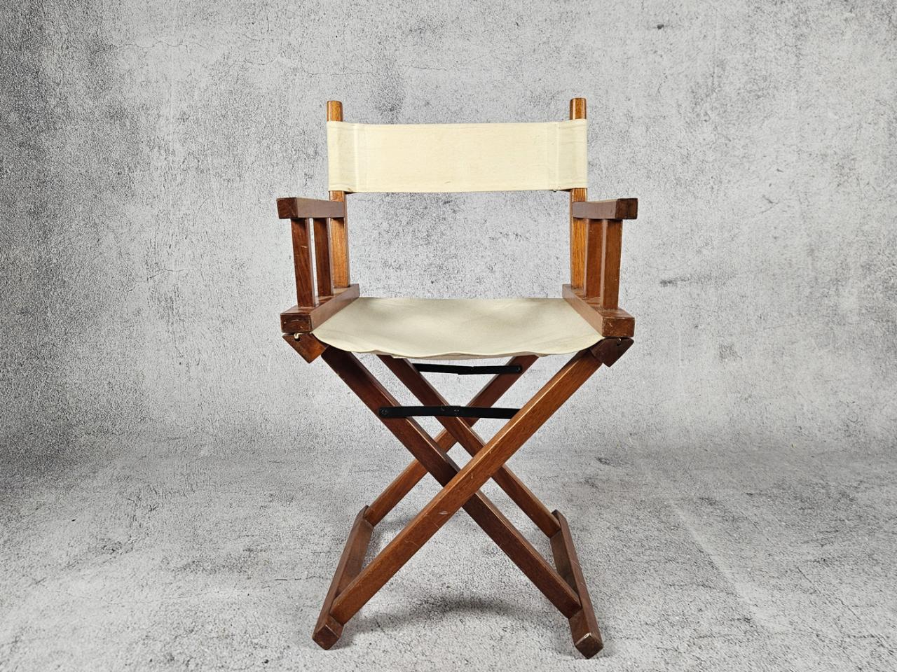 DIRECTOR'S CHAIR