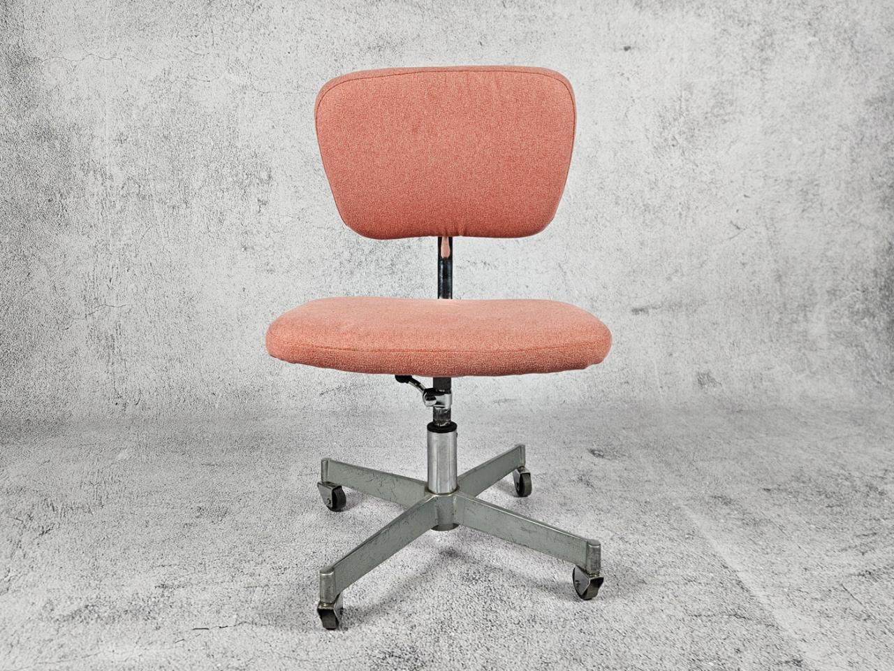SWIVEL OFFICE CHAIR