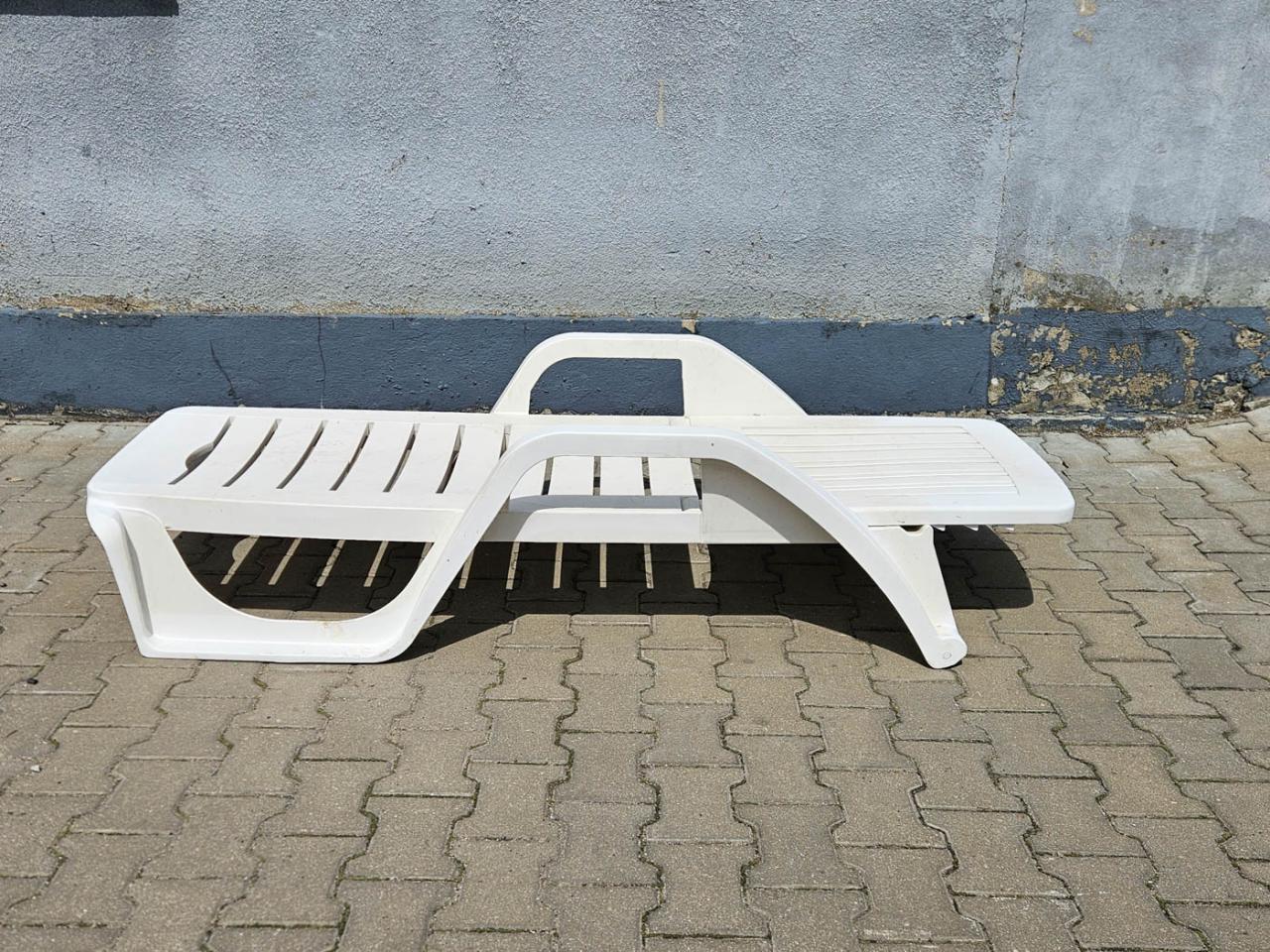 SUN LOUNGER
