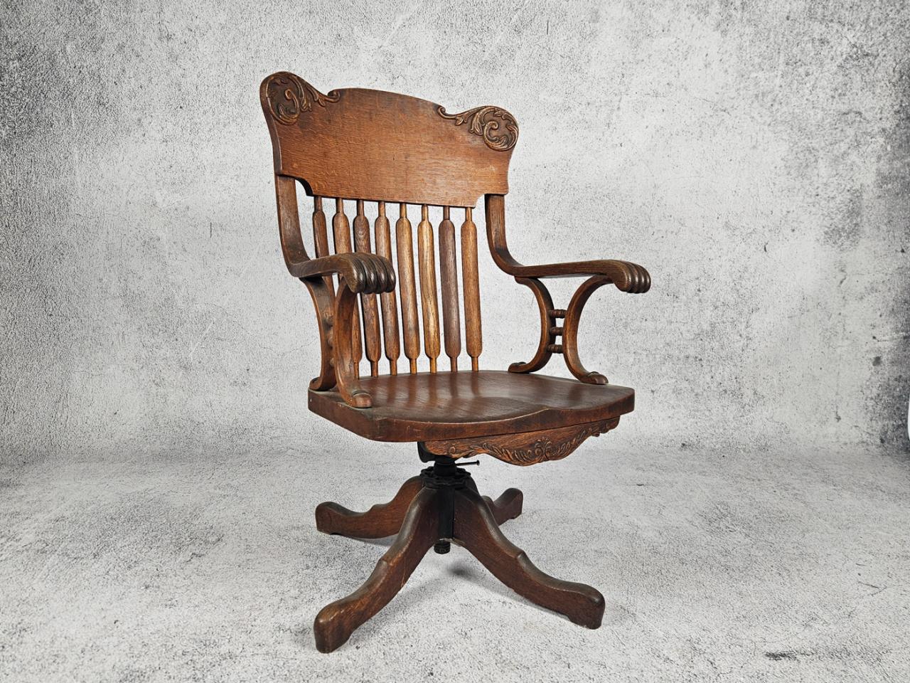 SWIVEL OFFICE CHAIR