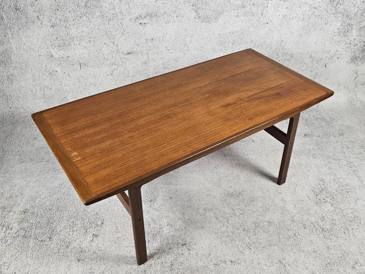 SCANDINAVIAN COFFEE TABLE