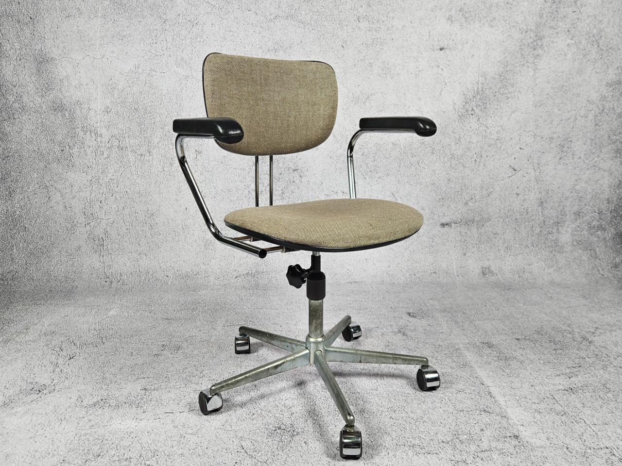 SWIVEL OFFICE CHAIR
