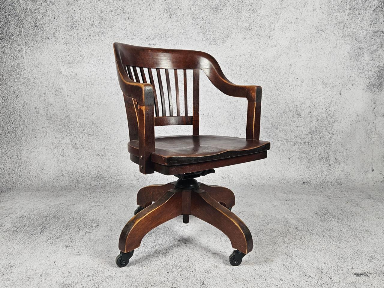SWIVEL OFFICE CHAIR