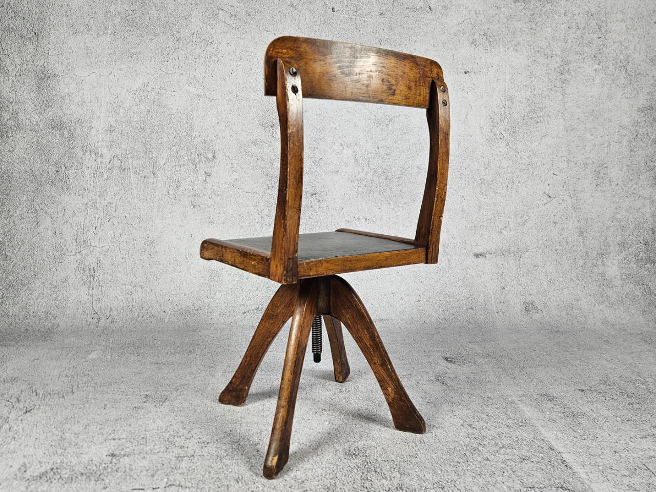 SWIVEL CHAIR