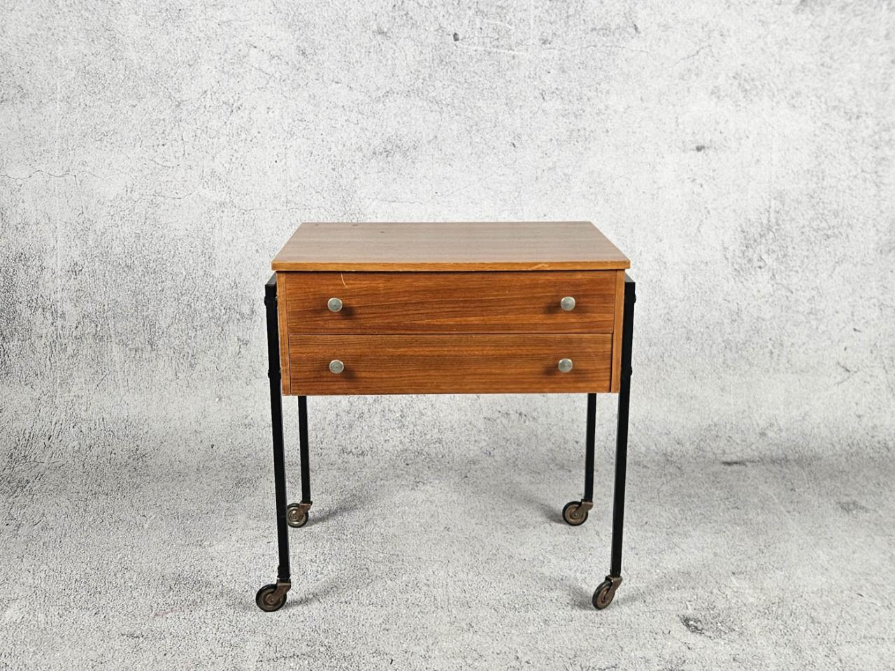 CABINET ON WHEELS