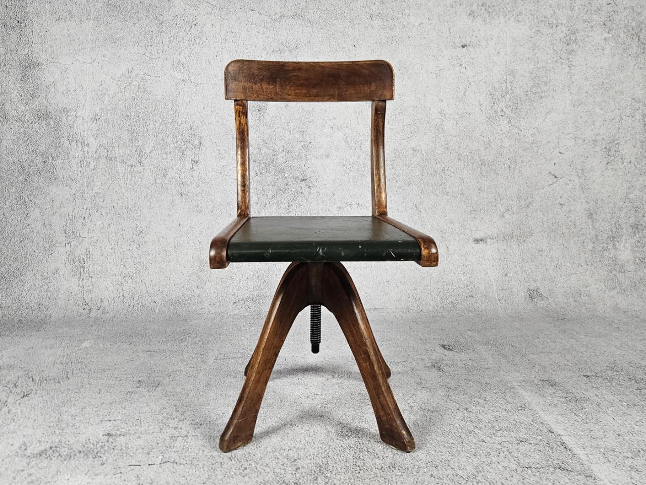 SWIVEL CHAIR
