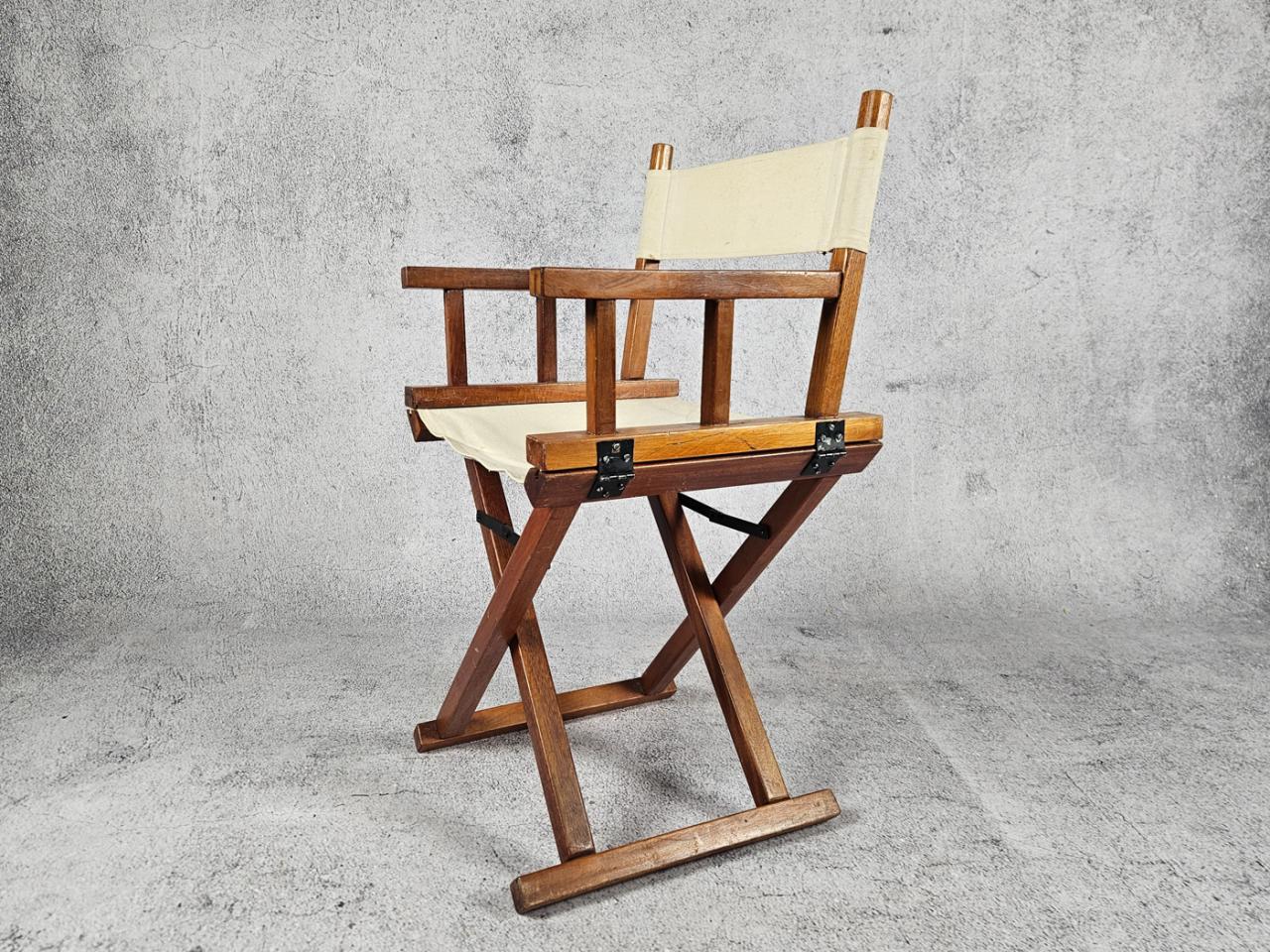 DIRECTOR'S CHAIR