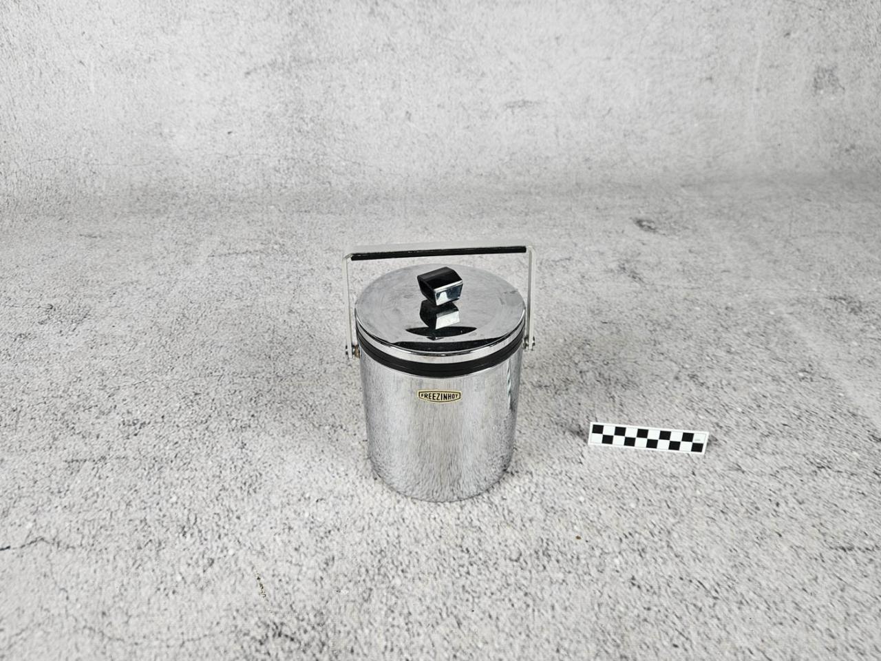 CHAMPAGNE COOLER BUCKET