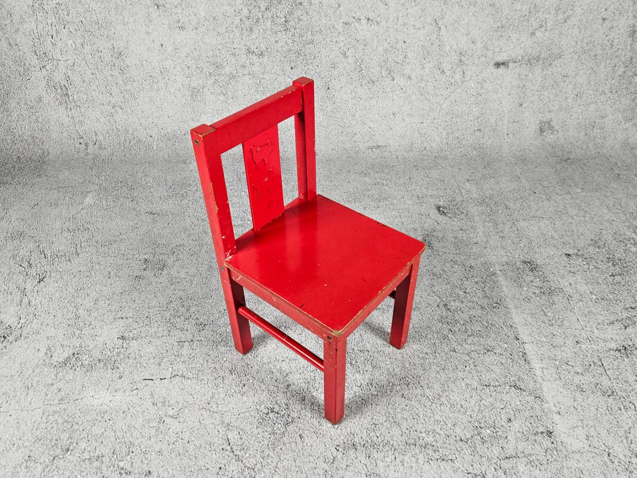 CHILDREN'S CHAIR