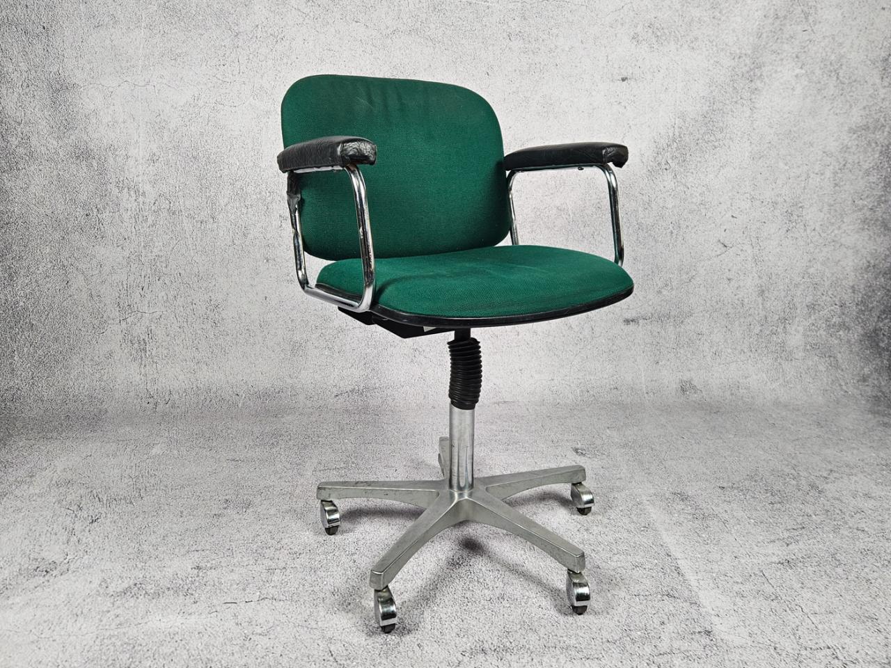 SWIVEL OFFICE CHAIR
