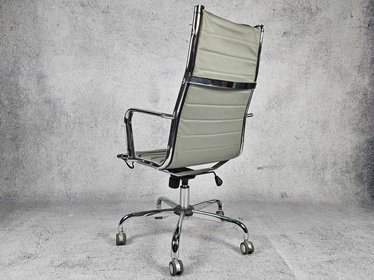 SWIVEL OFFICE CHAIR