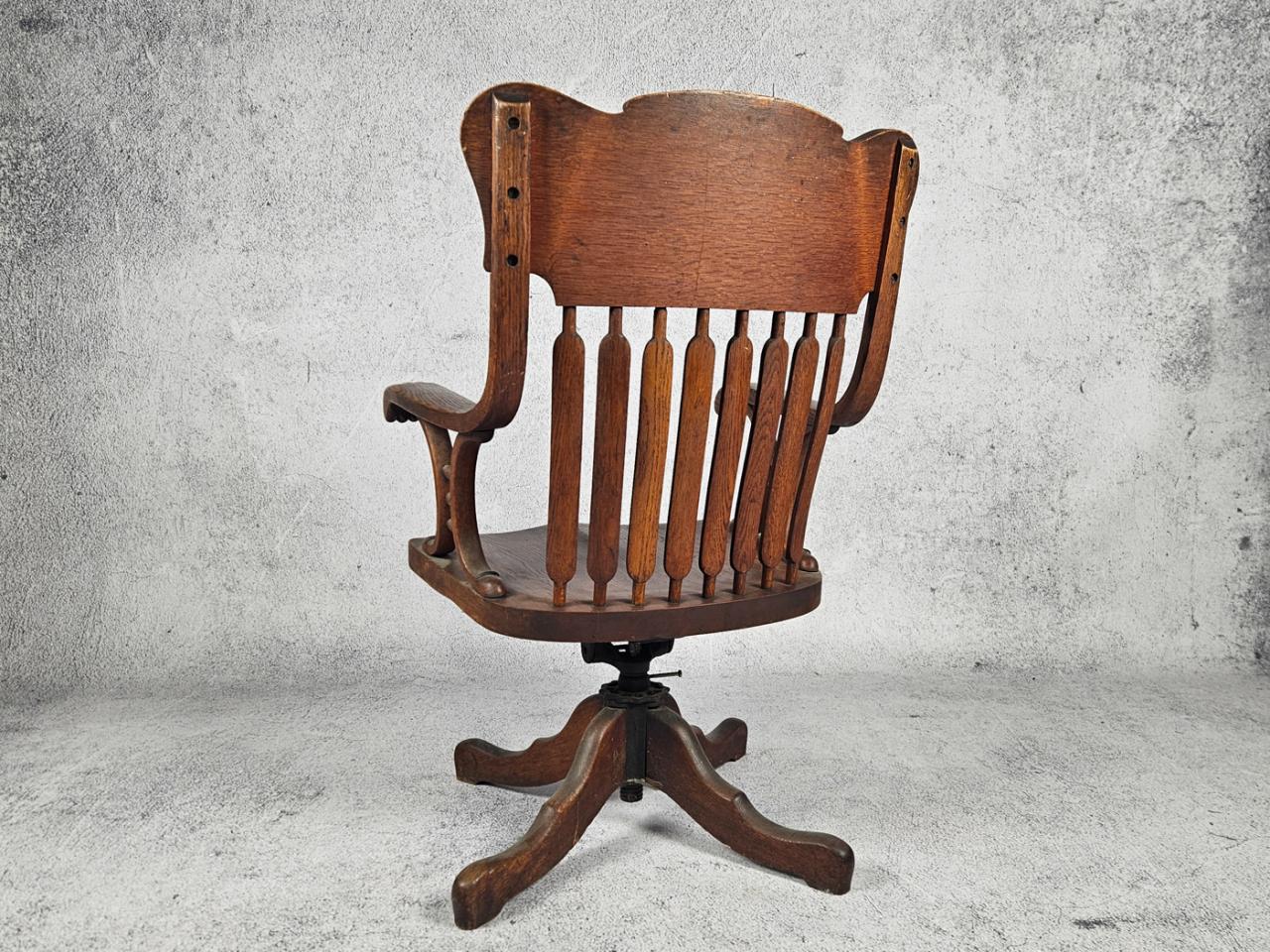 SWIVEL OFFICE CHAIR