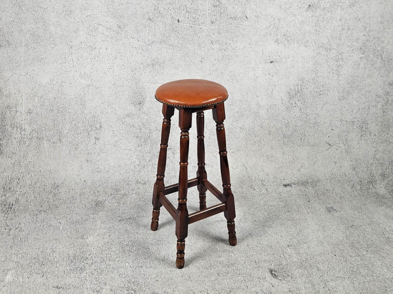 BAR STOOL