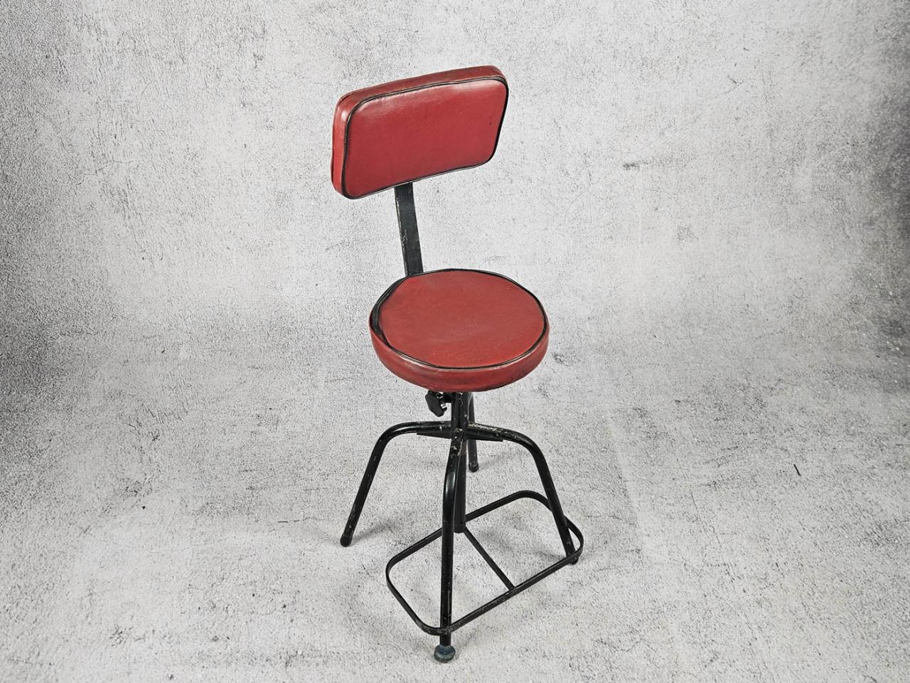 BARBER STOOL