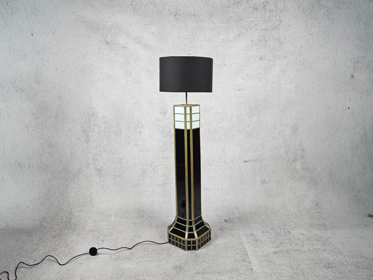 FLOOR LAMP