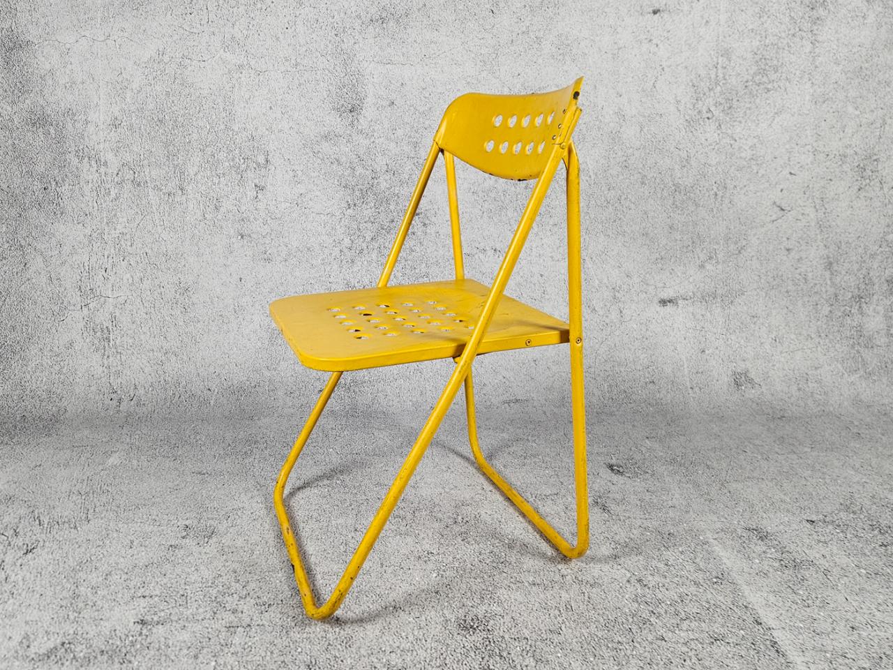 FOLDING CHAIR