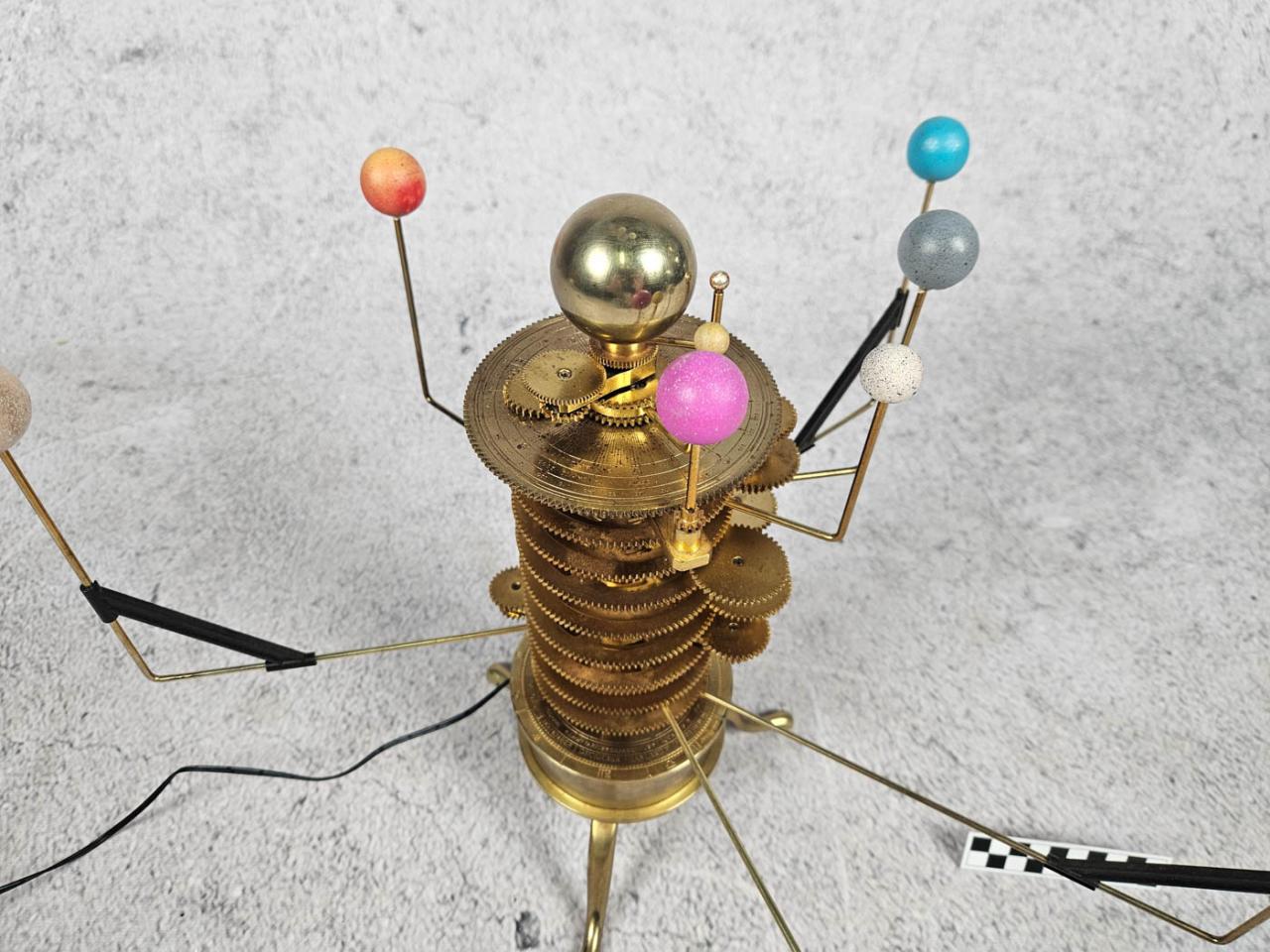 MODEL UKŁADU SŁONECZNEGO, ASTROLABIUM