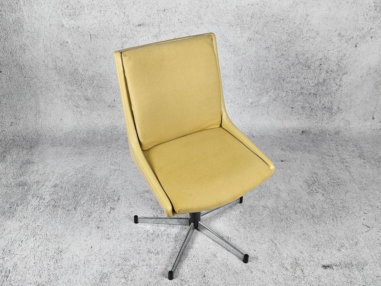 SWIVEL OFFICE CHAIR