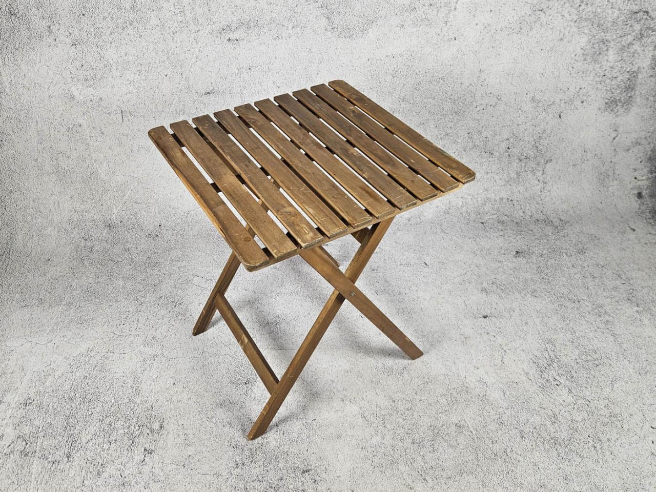 GARDEN TABLE