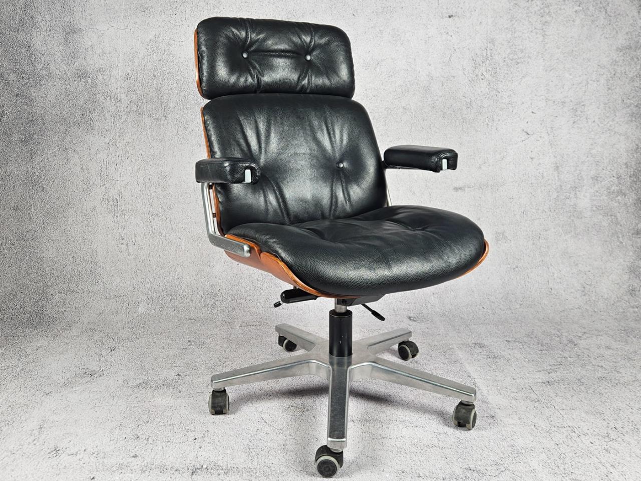 SWIVEL OFFICE CHAIR
