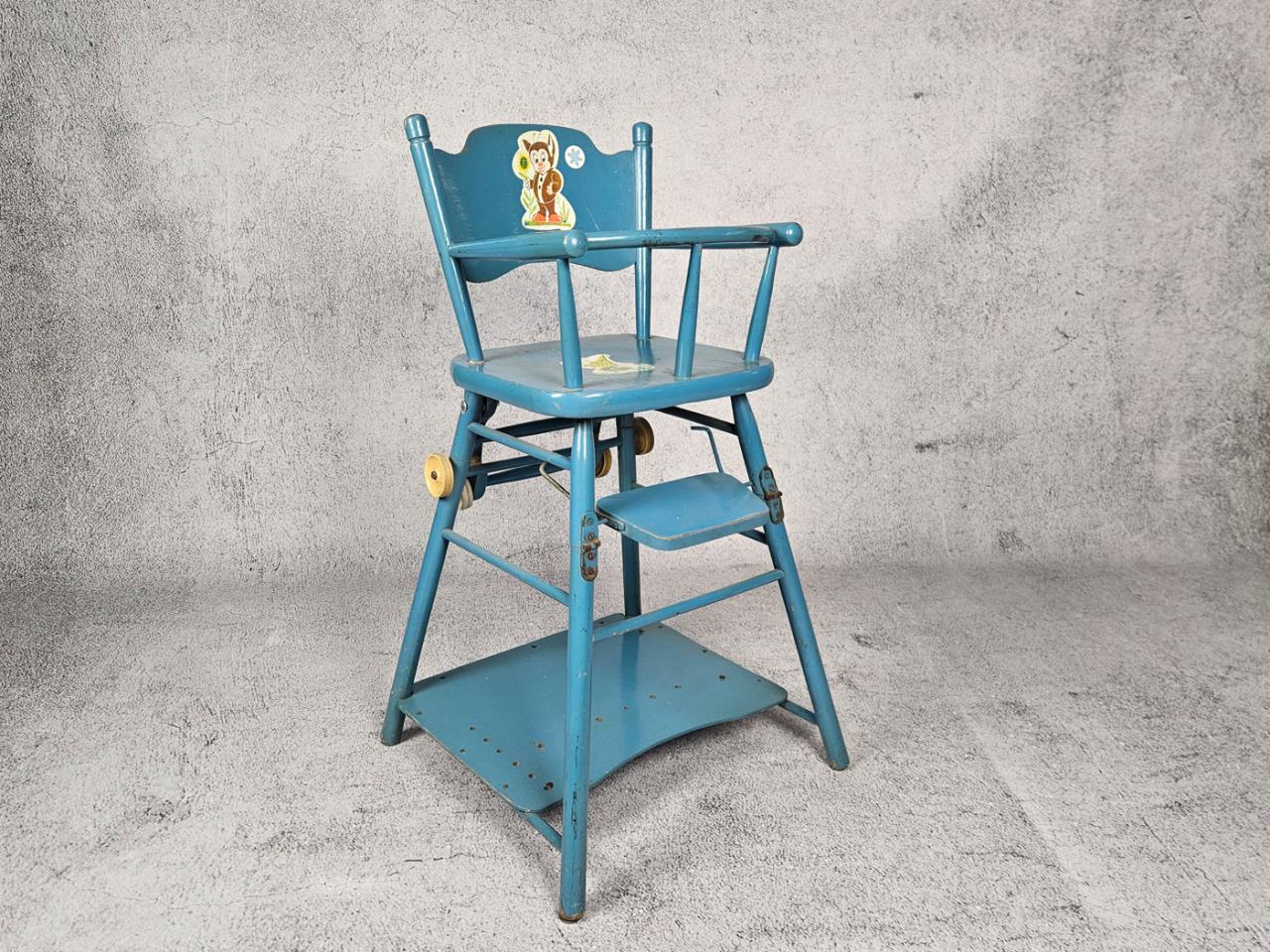 FEEDING CHAIR