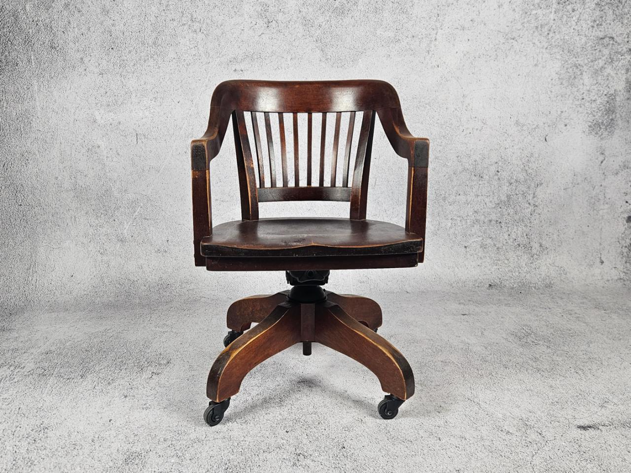 SWIVEL OFFICE CHAIR