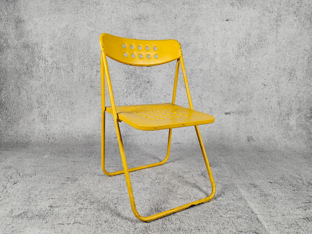 FOLDING CHAIR