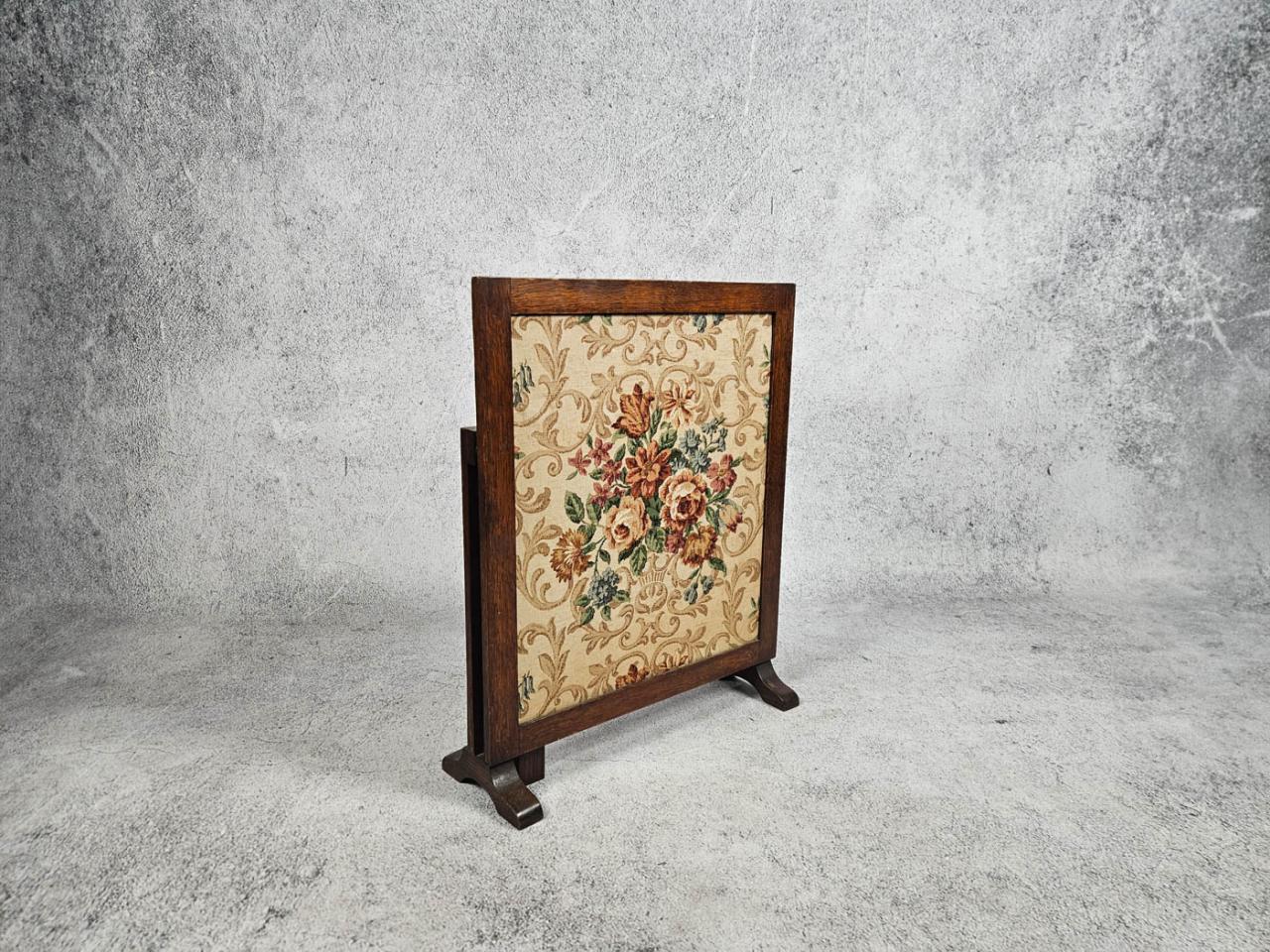 SMALL TABLE