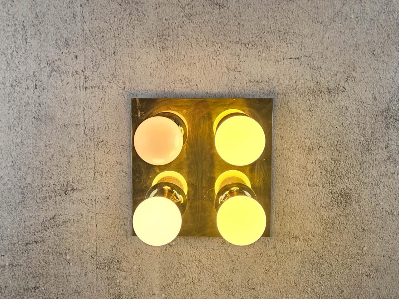 CEILING LIGHT