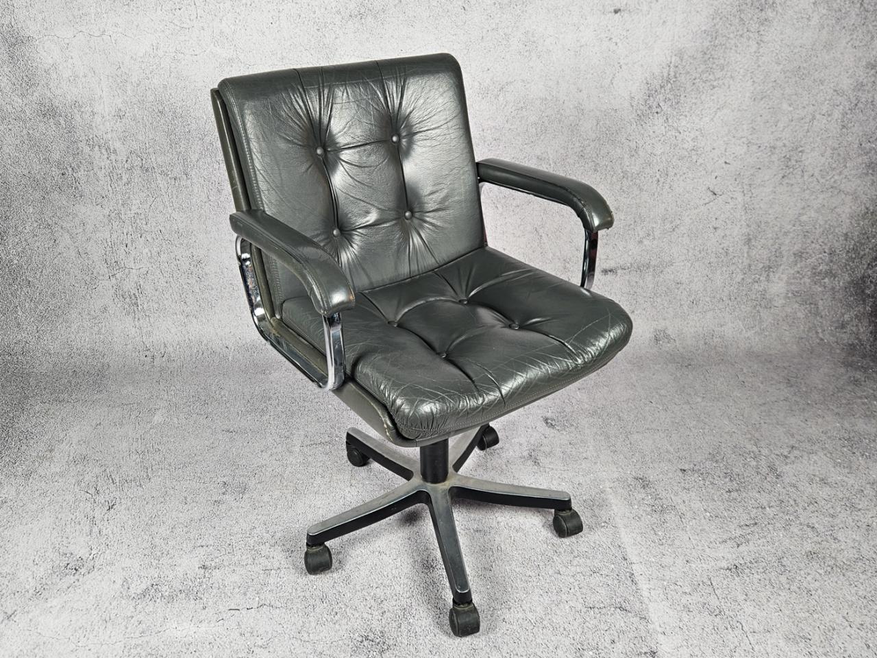SWIVEL OFFICE CHAIR