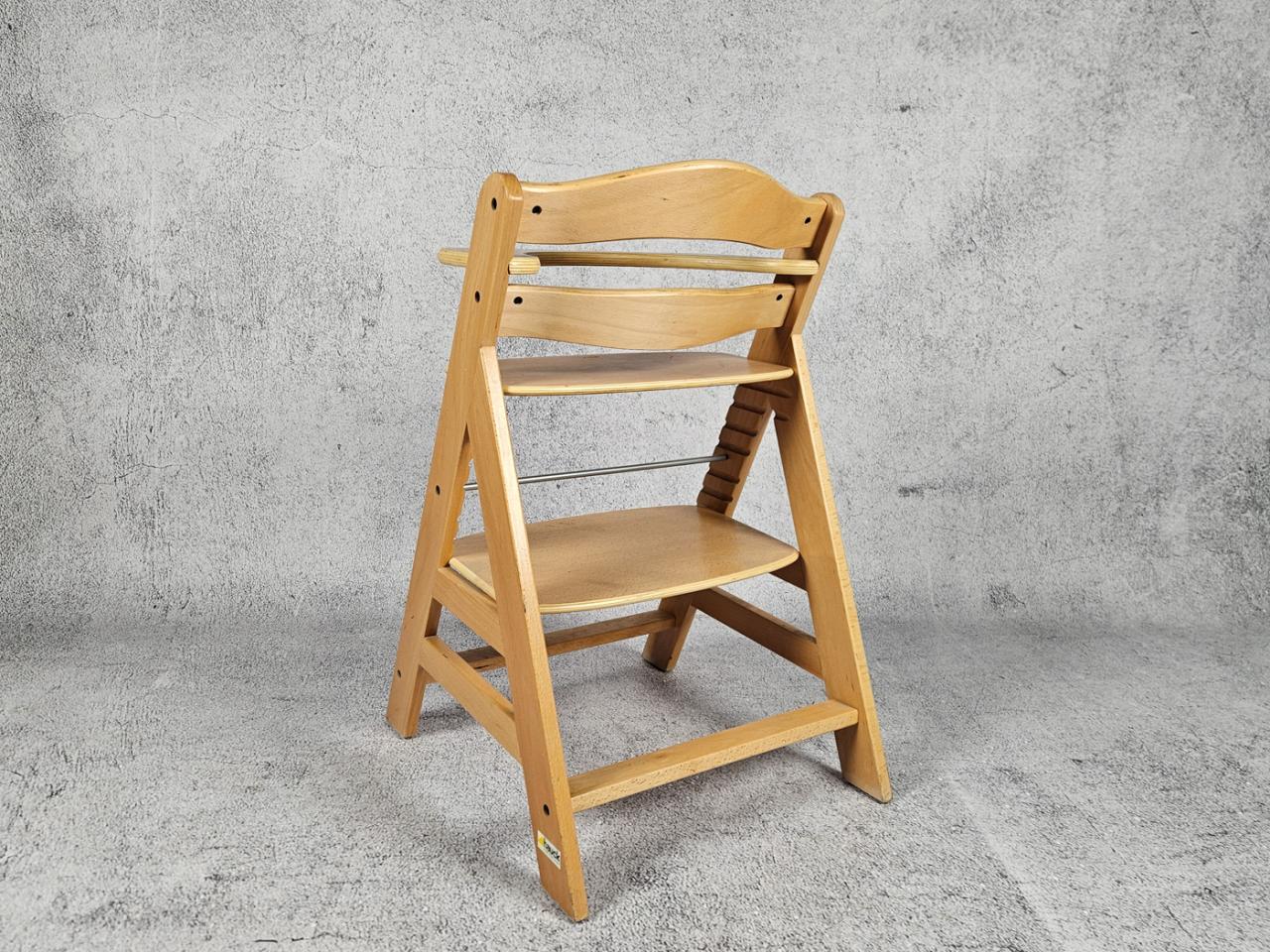 FEEDING CHAIR