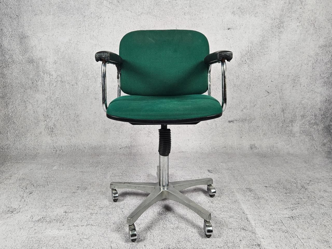 SWIVEL OFFICE CHAIR