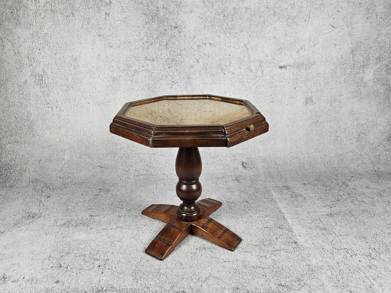 SMALL TABLE