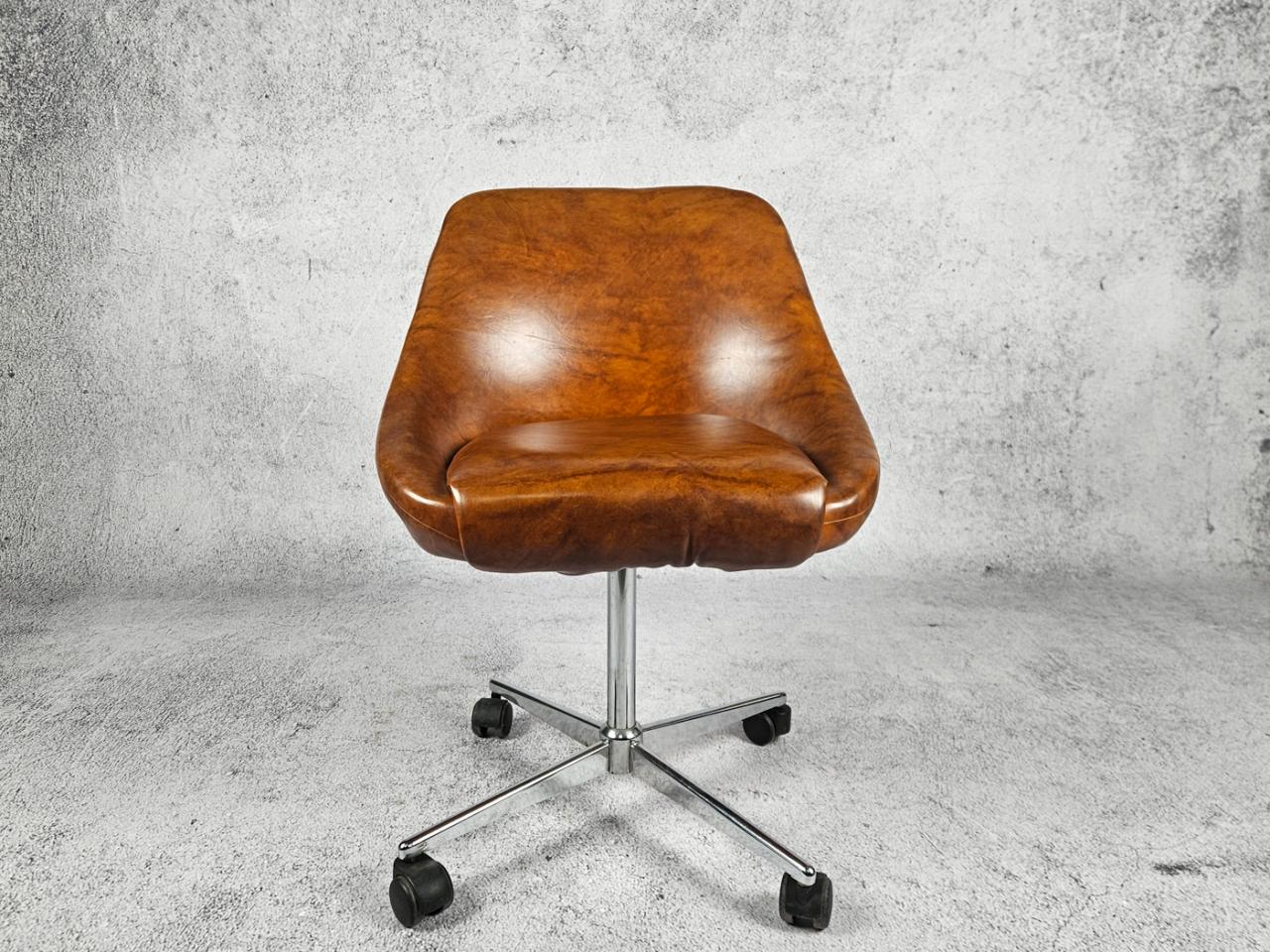 SWIVEL OFFICE CHAIR
