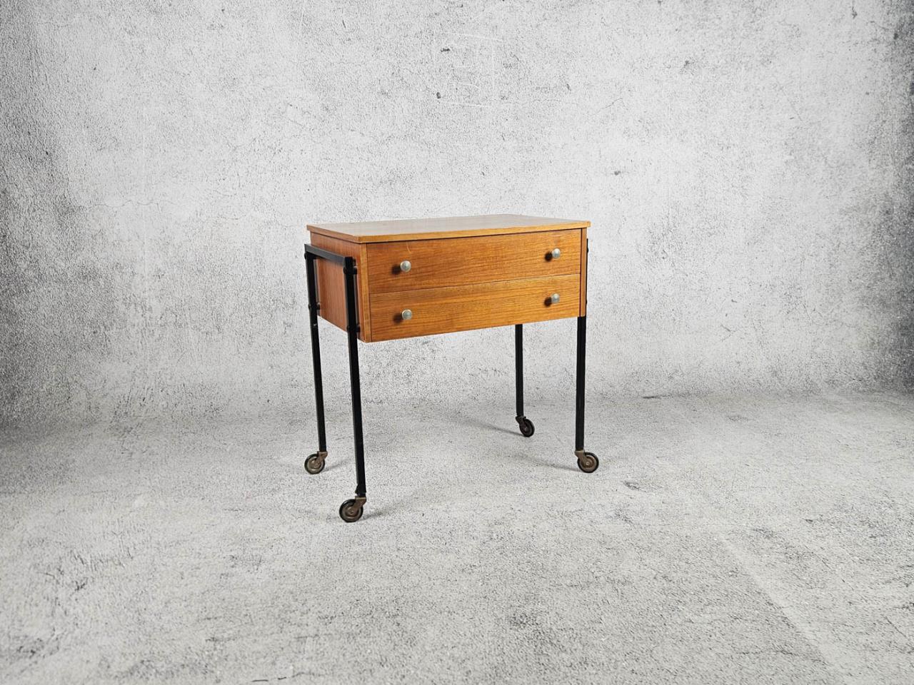 CABINET ON WHEELS