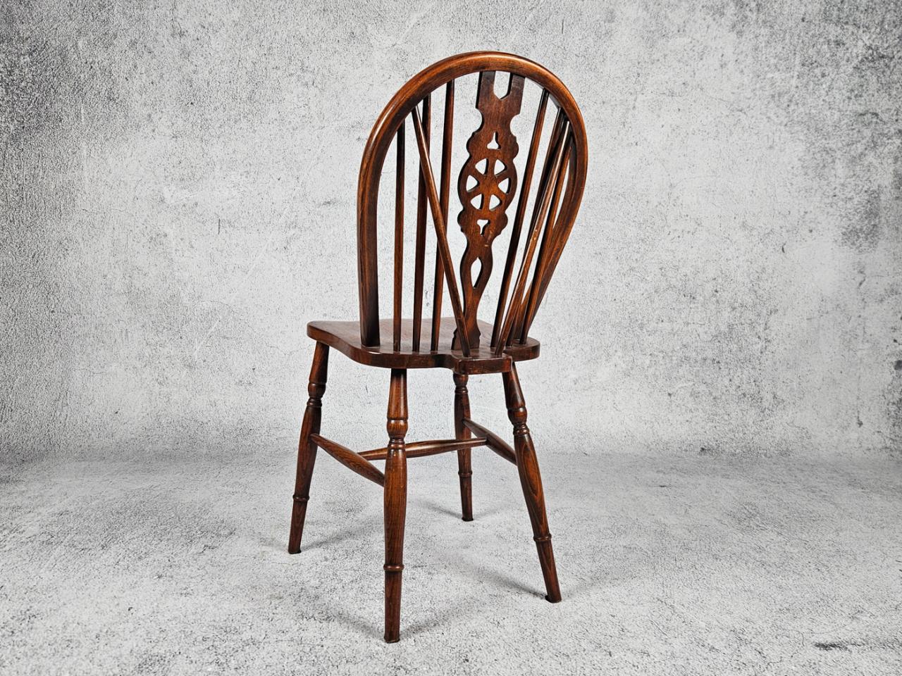 WINDSOR CHAIR