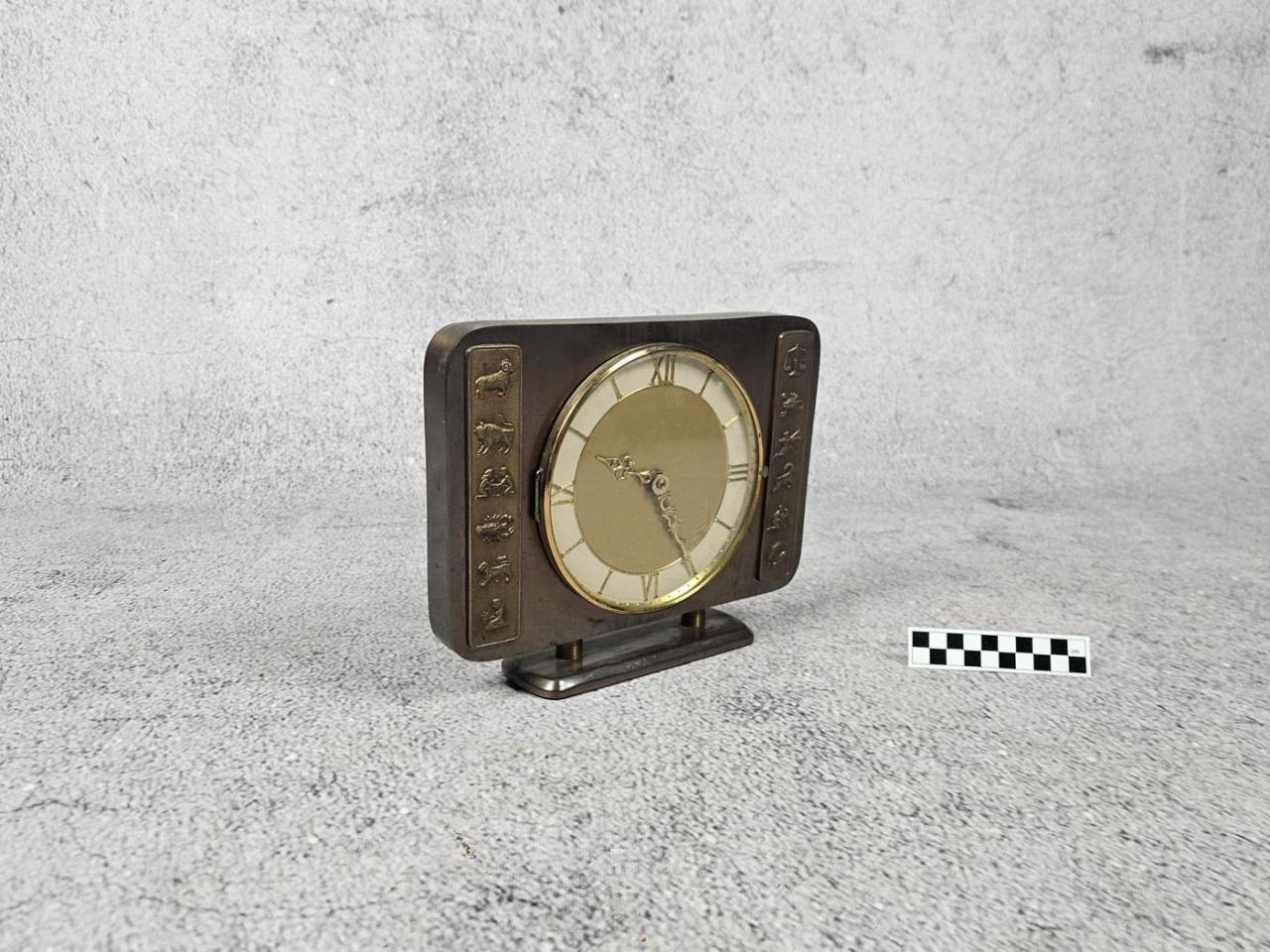 MANTEL CLOCK