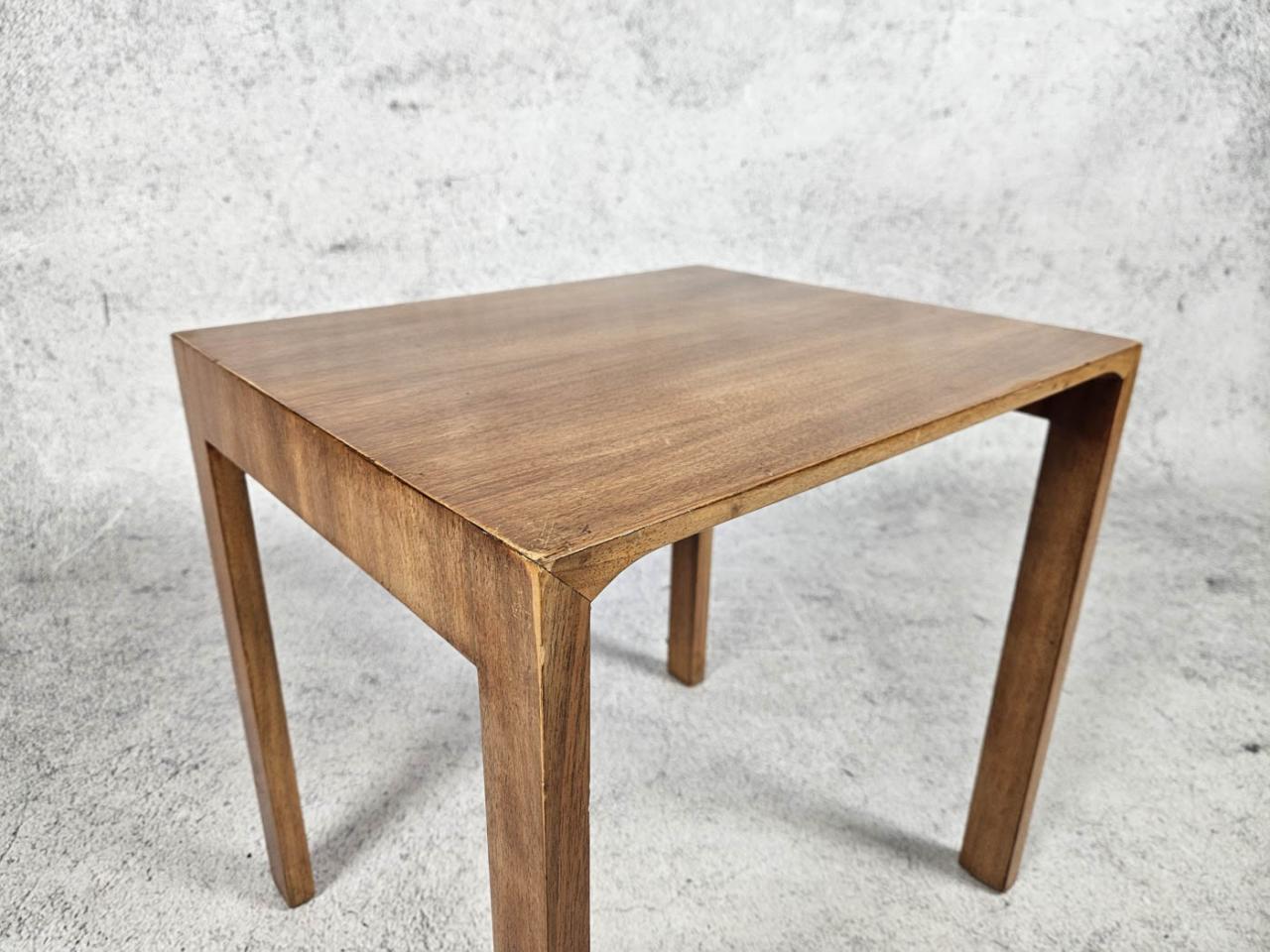 SCANDINAVIAN TABLE