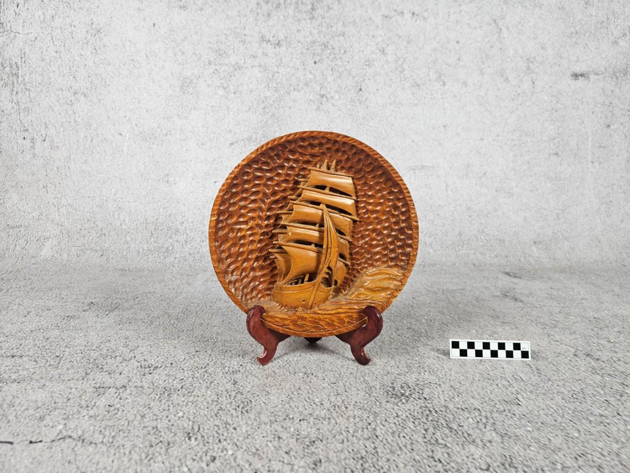 DECORATIVE ORNAMENTAL PLATE