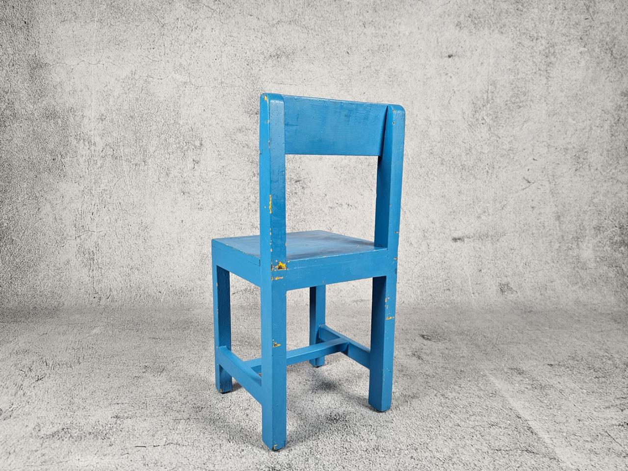 CHILDREN'S CHAIR