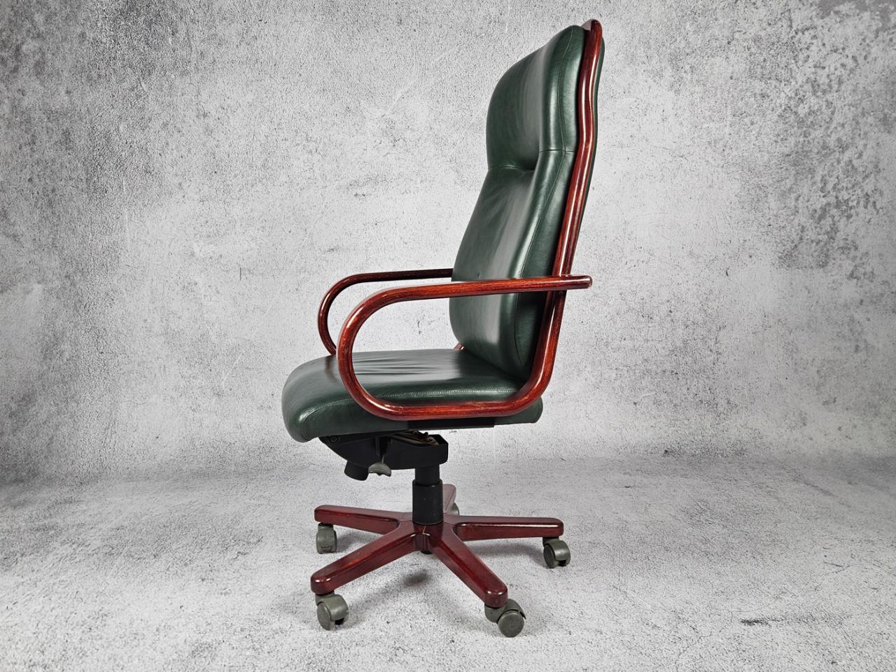 SWIVEL OFFICE CHAIR