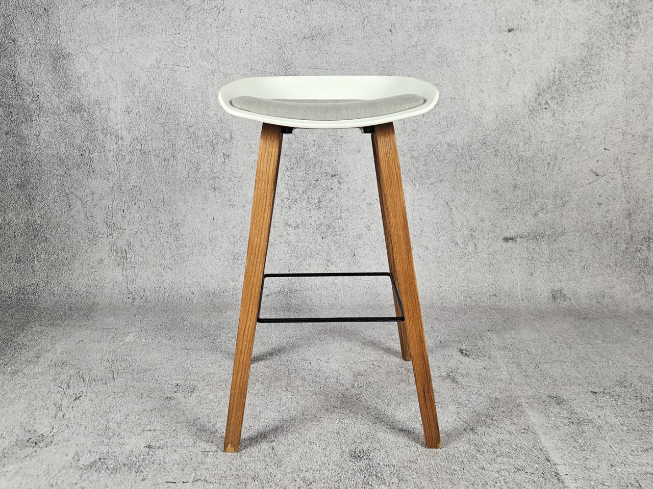 BAR STOOL