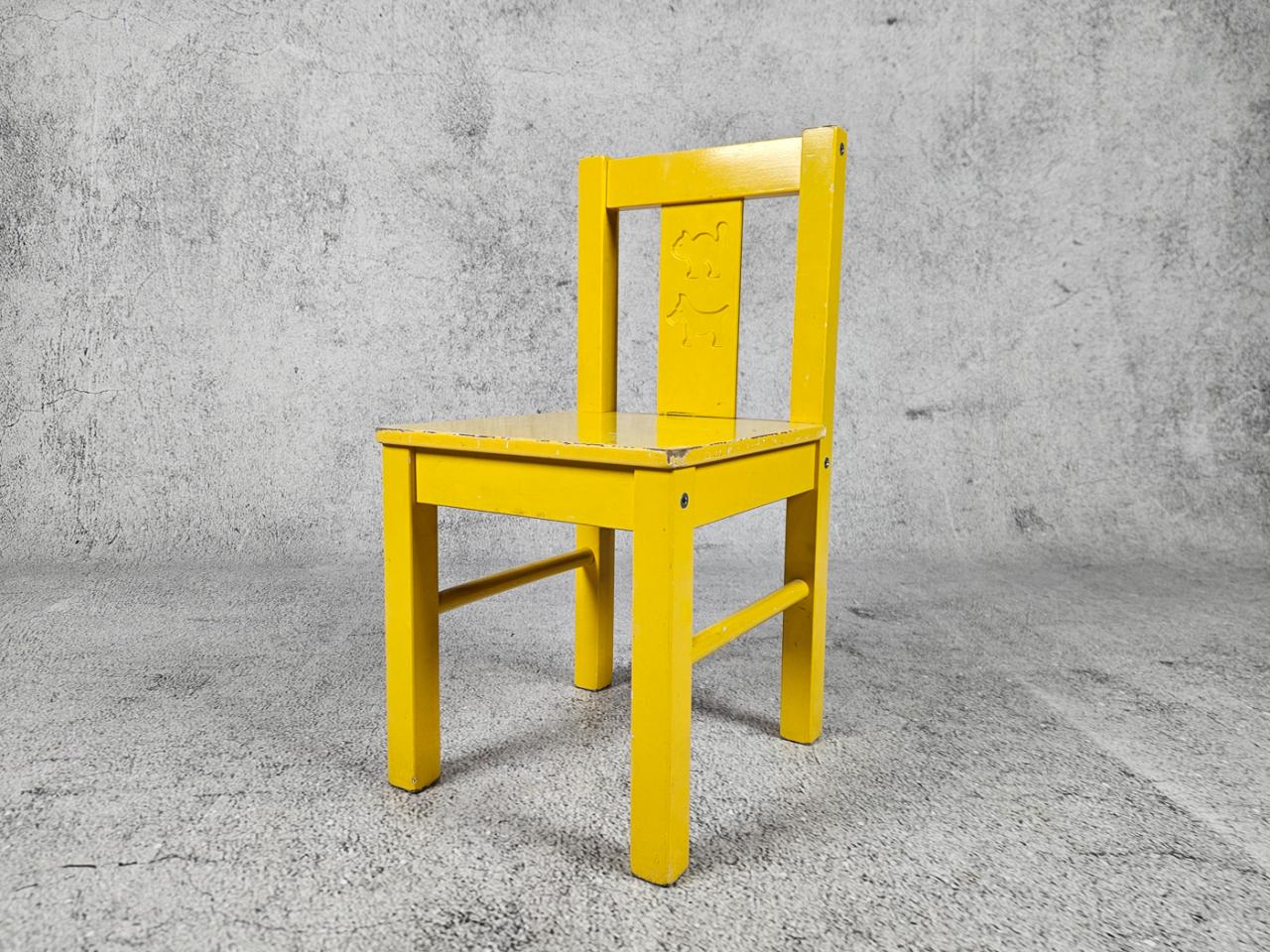 CHILDREN'S CHAIR