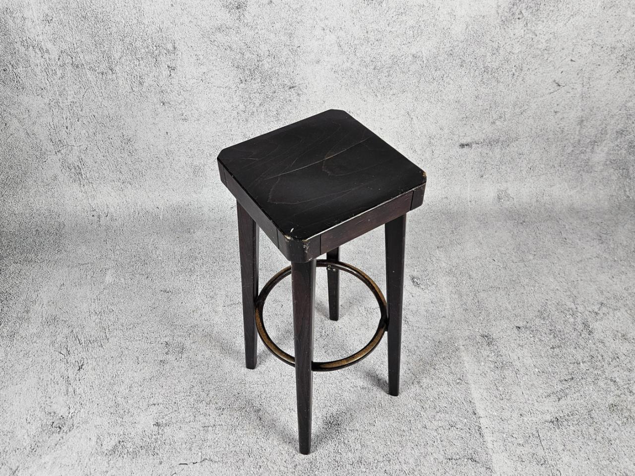 BAR STOOL